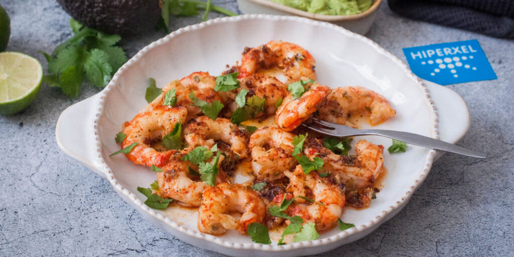 gambones-con-mantequilla-picante-y-salsa-de-aguacate-y-cilantro-2022-03-17-gambones-con-mantequilla-picante-y-salsa-de-aguacate-y-cilantro